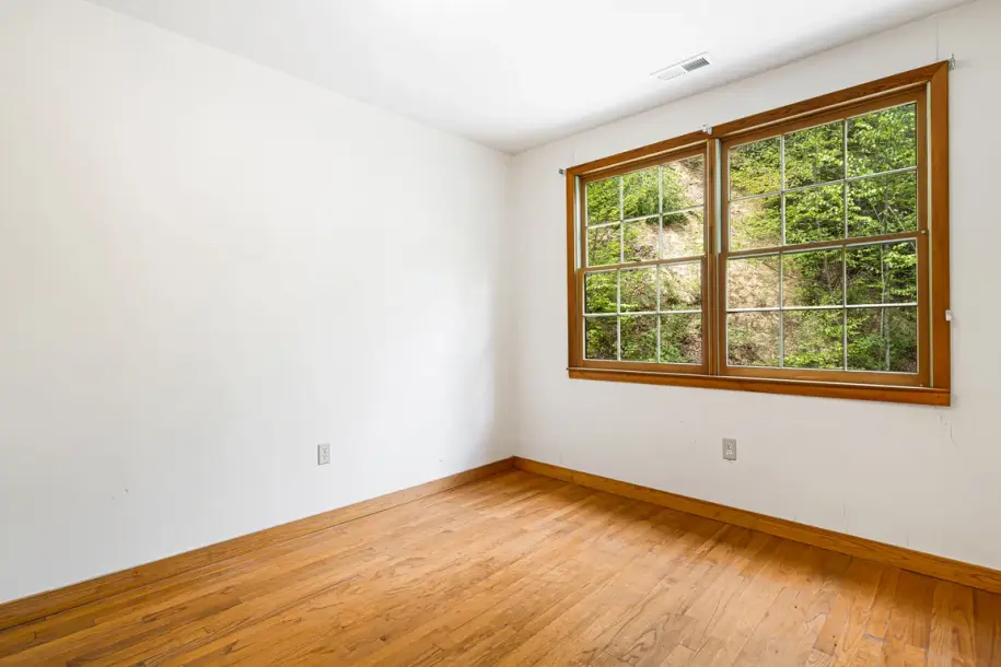 83 Snowy Cove Ln, Black Mountain, NC 28711-10