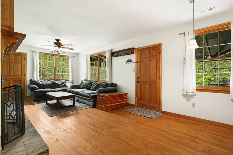 83 Snowy Cove Ln, Black Mountain, NC 28711-2