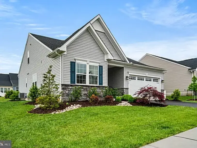 532 Christiana Manor Dr, West Grove, PA 19390-2