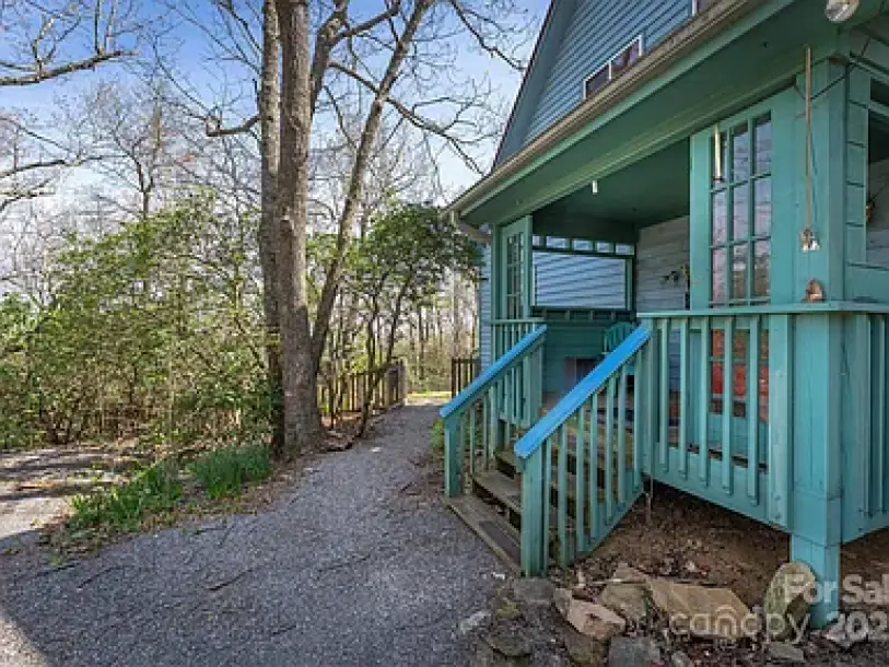 195 Prospectors Trl, Black Mountain, NC 28711-1