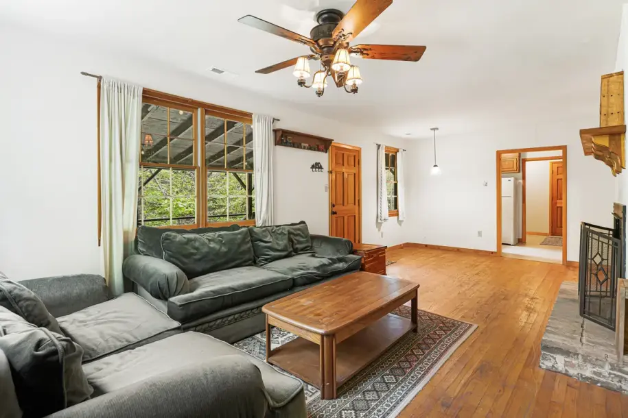 83 Snowy Cove Ln, Black Mountain, NC 28711-4